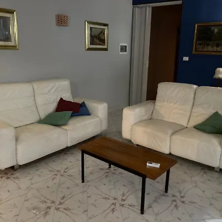 Redlands House - * Uggiano La Chiesa